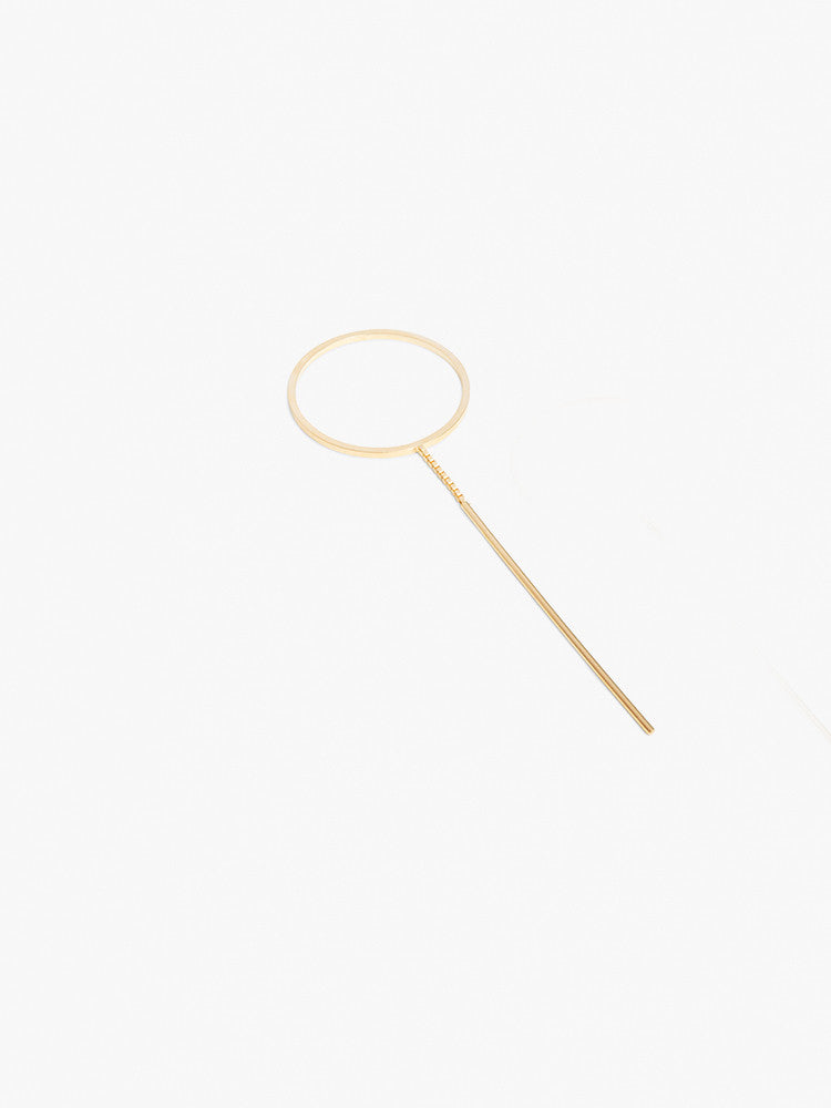 Catch earring gold, made by The Boyscouts.