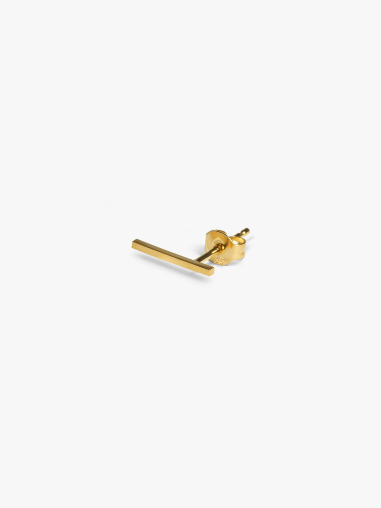 Frontier earring gold, made by The Boyscouts.